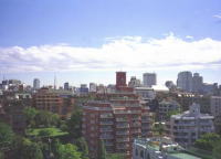 南西に位置する住宅区